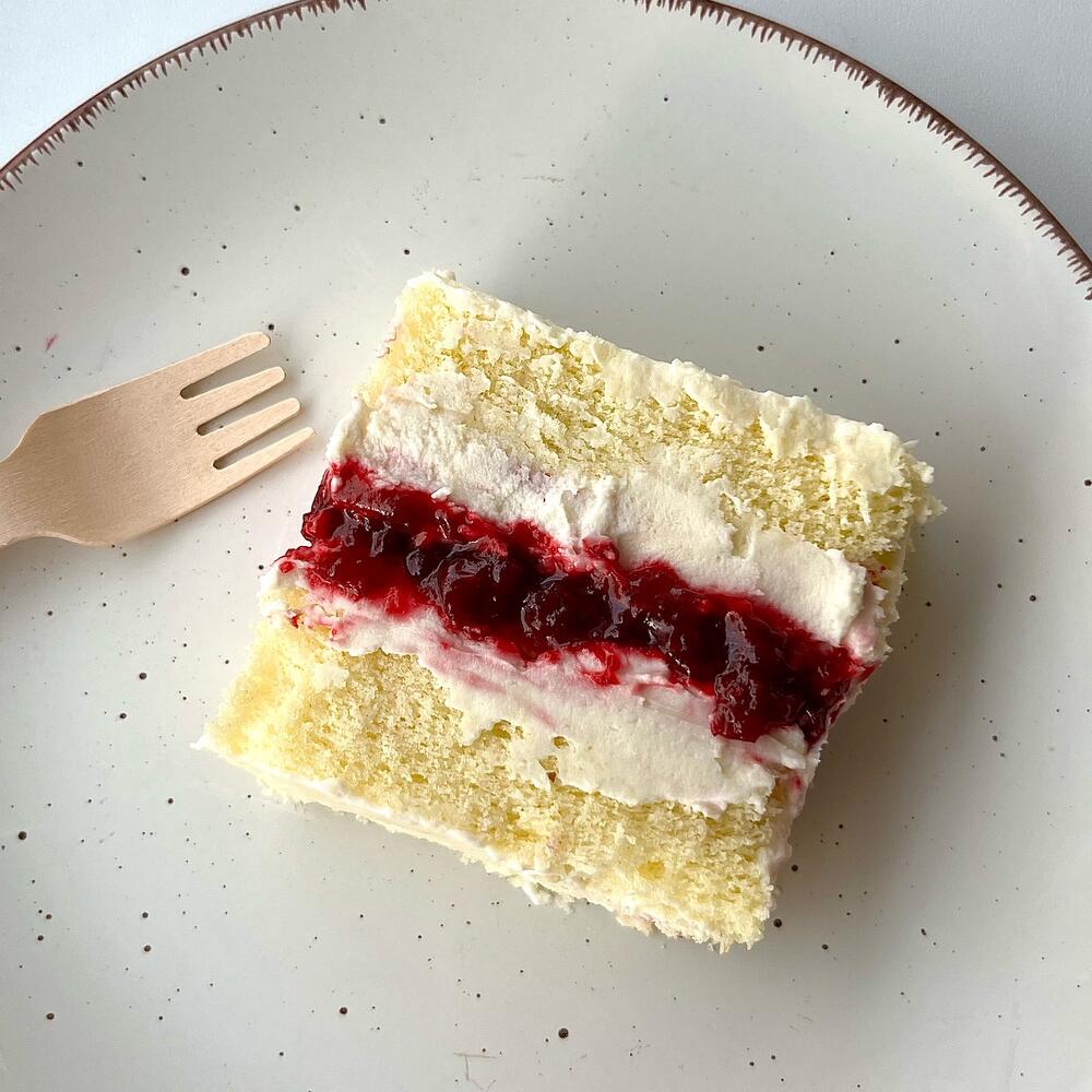 Бенто торт «Королевы рождаются в феврале » в подарок подруге, сестре, жене