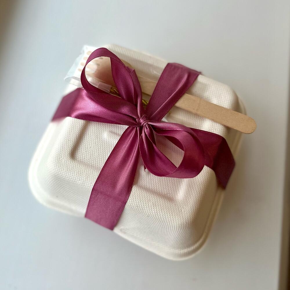 Бенто торт «Королевы рождаются в феврале » в подарок подруге, сестре, жене