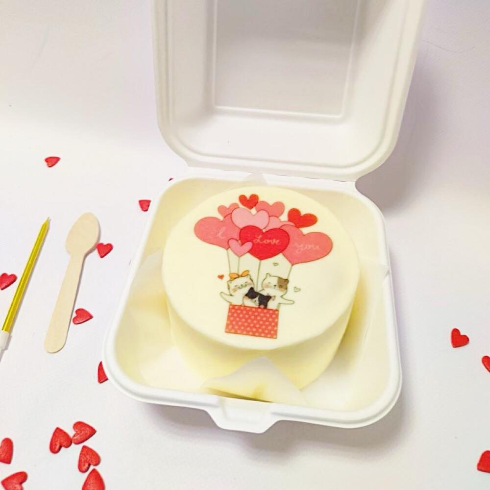 Бенто торт котята на воздушном шаре с сердечком