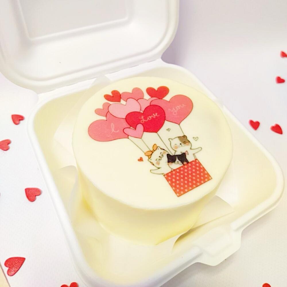 Бенто торт котята на воздушном шаре с сердечком