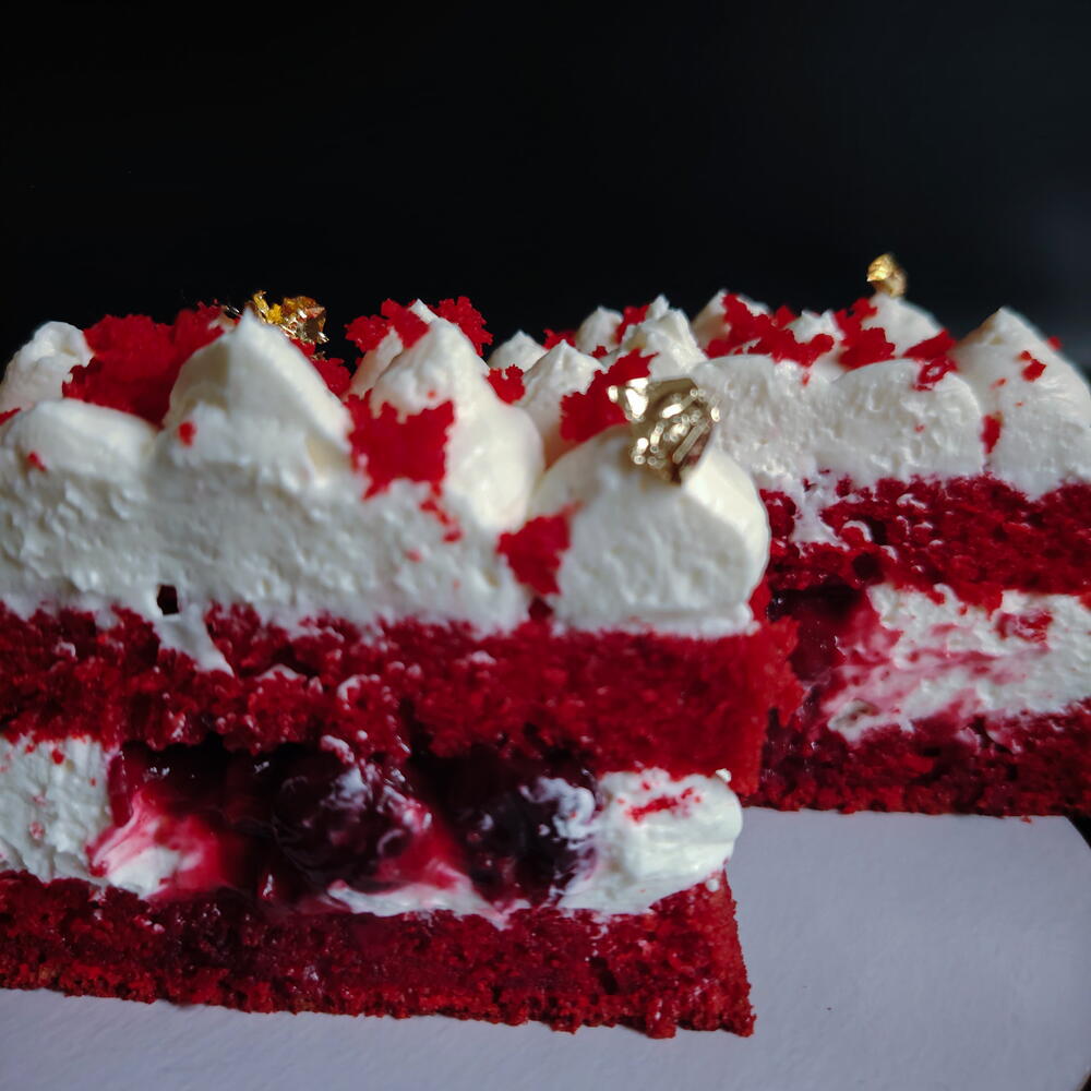 Бенто-торт "Красный бархат с вишнёвой начинкой"