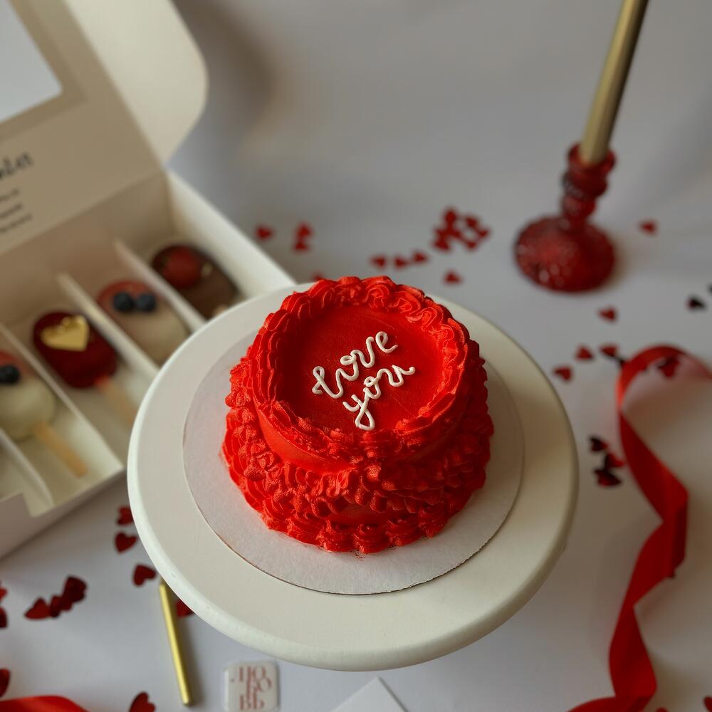 Бенто-торт красный с рюшами на 14 февраля 8 марта девушке жене маме