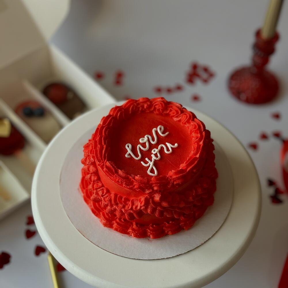 Бенто-торт красный с рюшами на 14 февраля 8 марта девушке жене маме