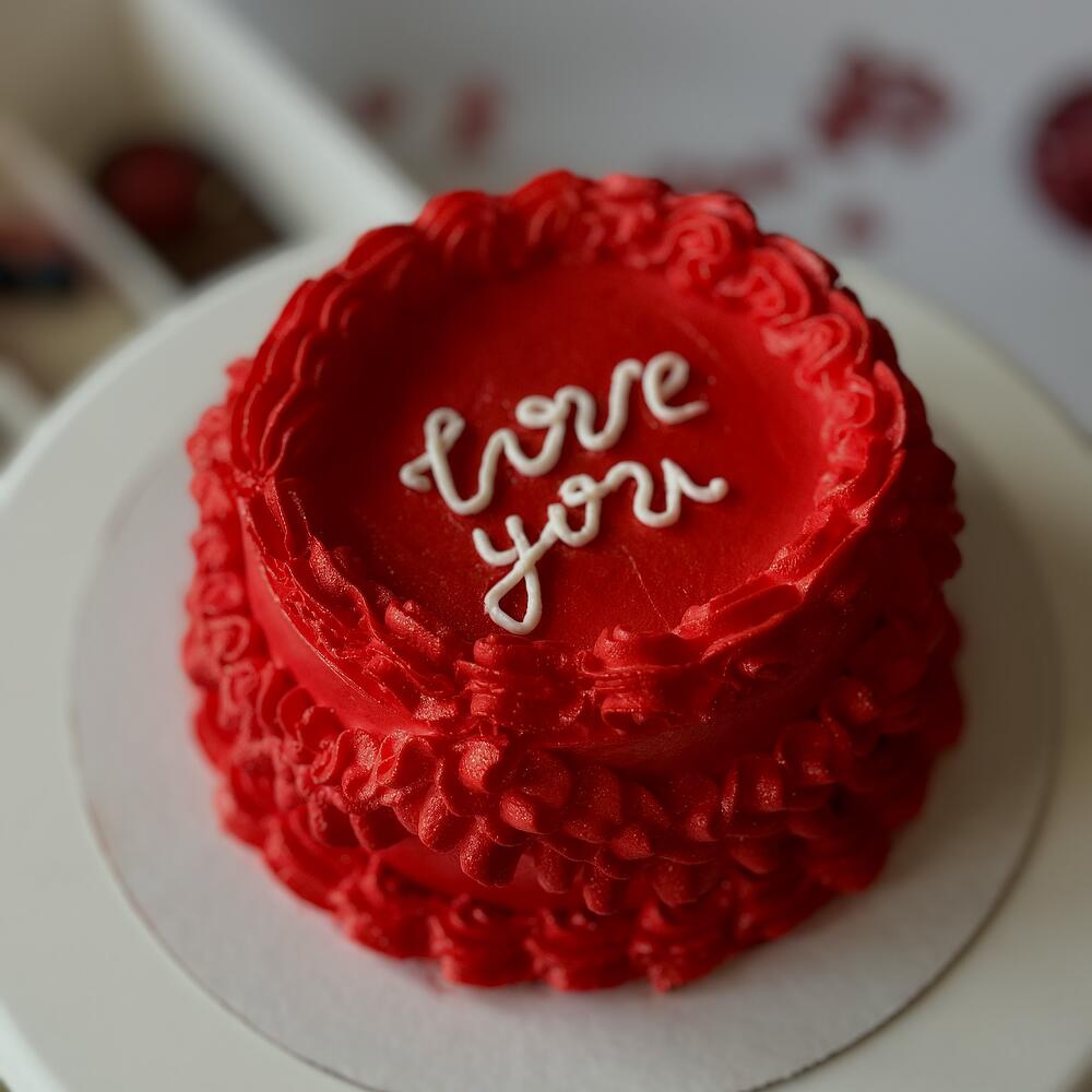 Бенто-торт красный с рюшами на 14 февраля 8 марта девушке жене маме