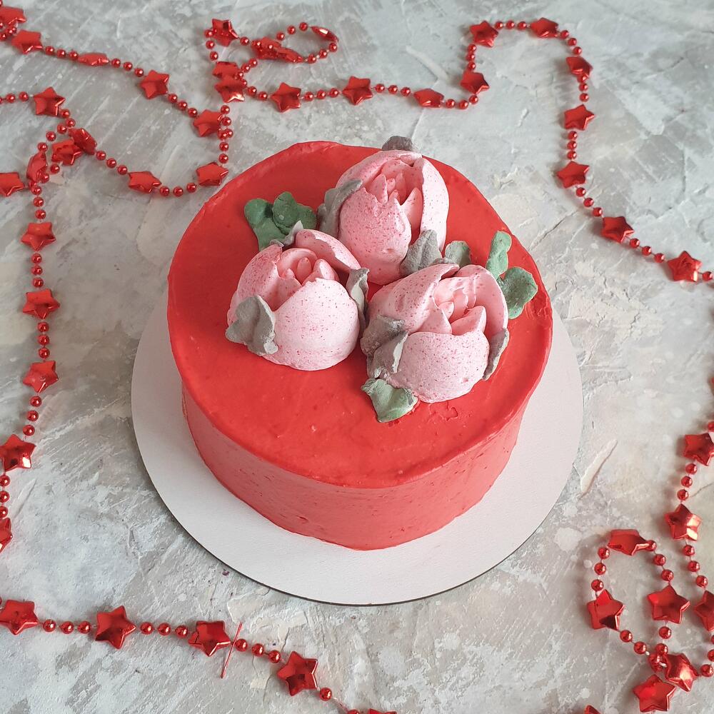 Бенто торт красный с цветами