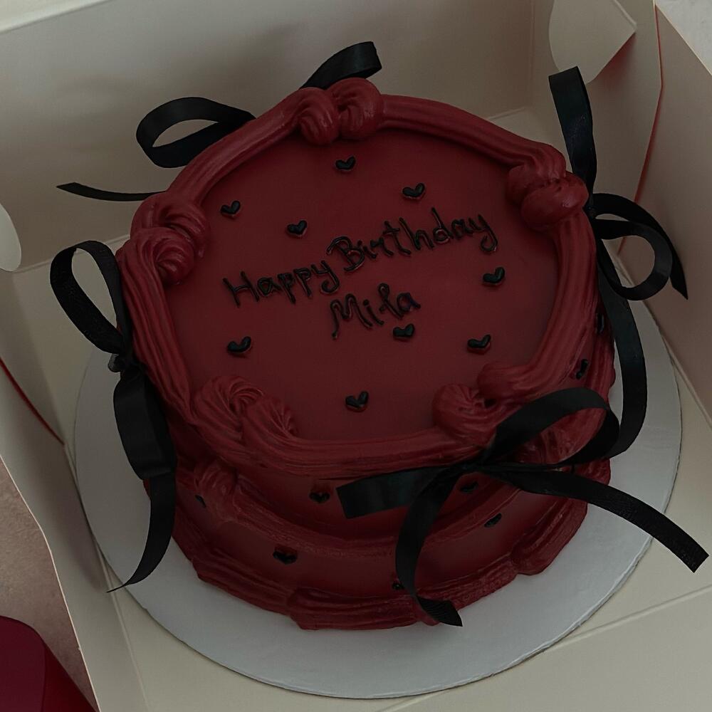 Бенто торт Ламбет бордовый на день рождения с бантиками
