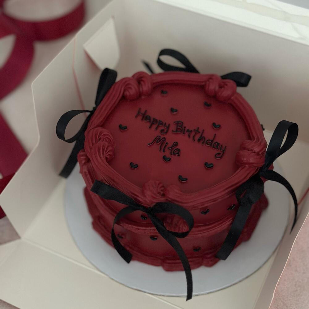 Бенто торт Ламбет бордовый на день рождения с бантиками