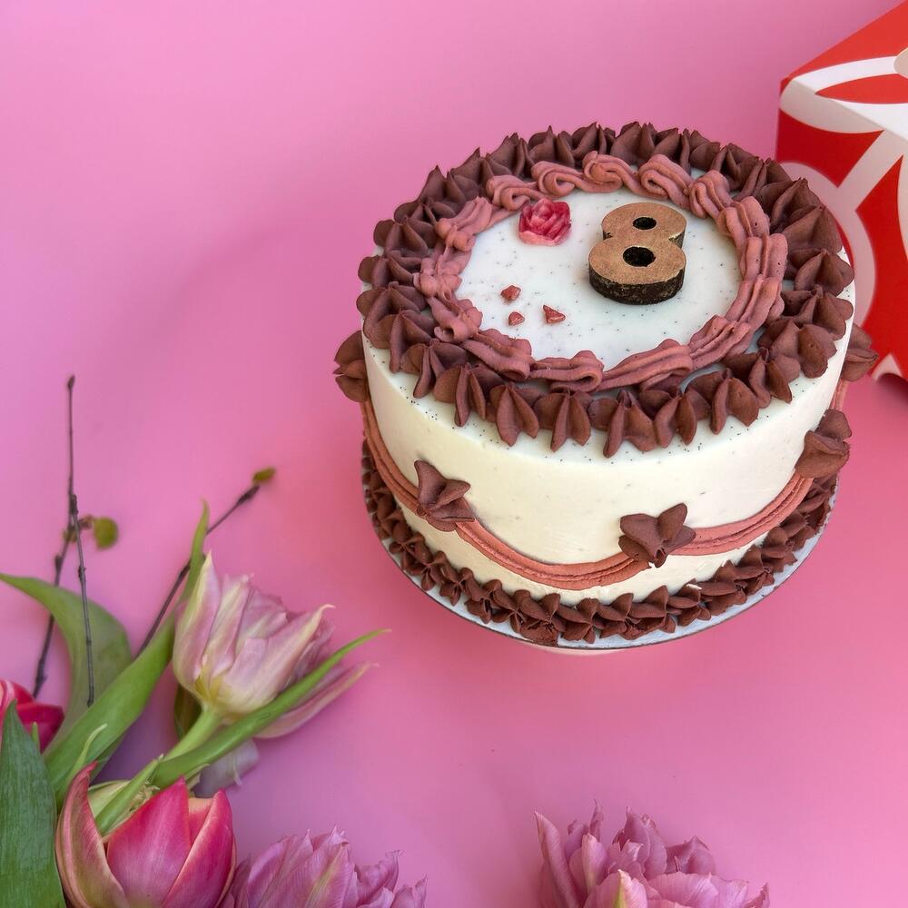 Бенто-торт «Ламбет» из мороженого для девушки