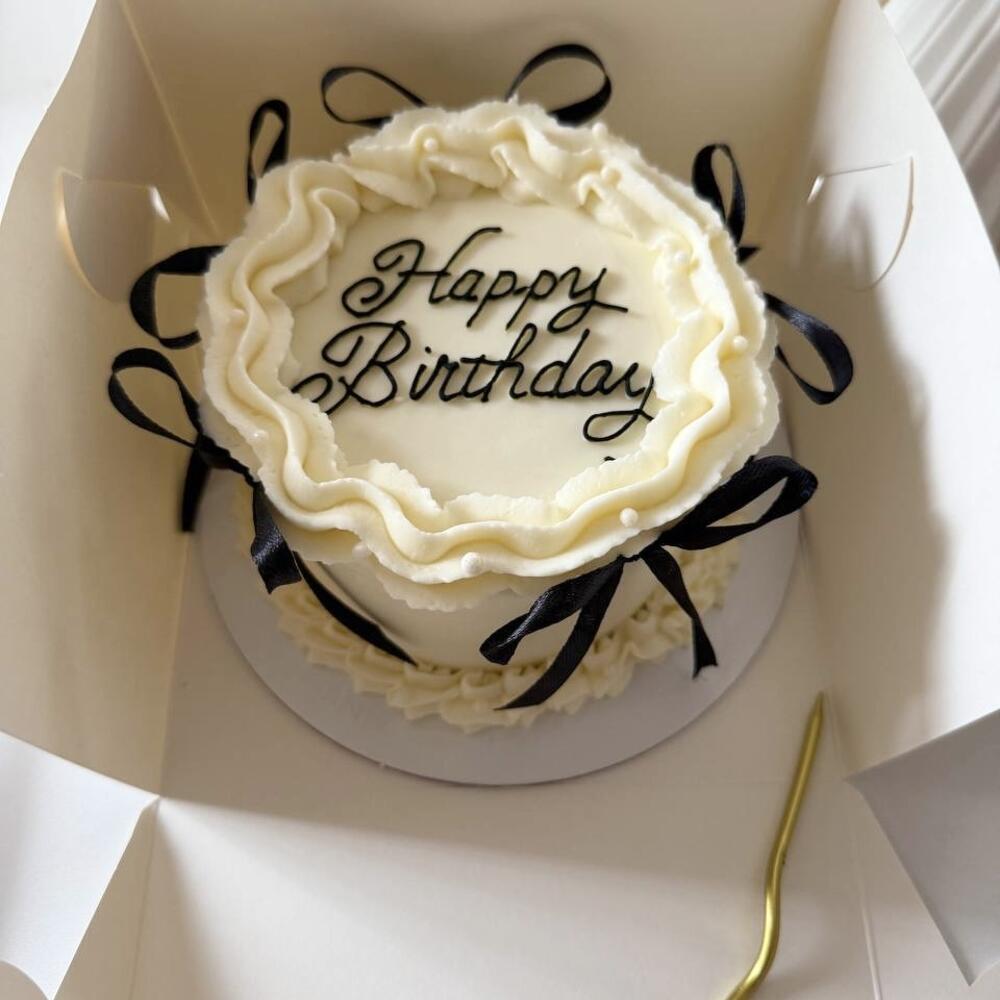 Бенто торт ламбет с бантами happy birthday