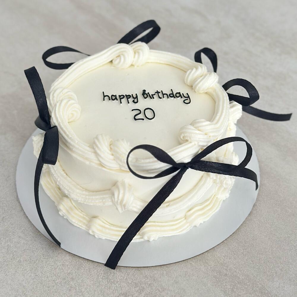 Бенто торт Ламбет с бантиками черными на день рождения подруге сестре дочке маме девушке жене