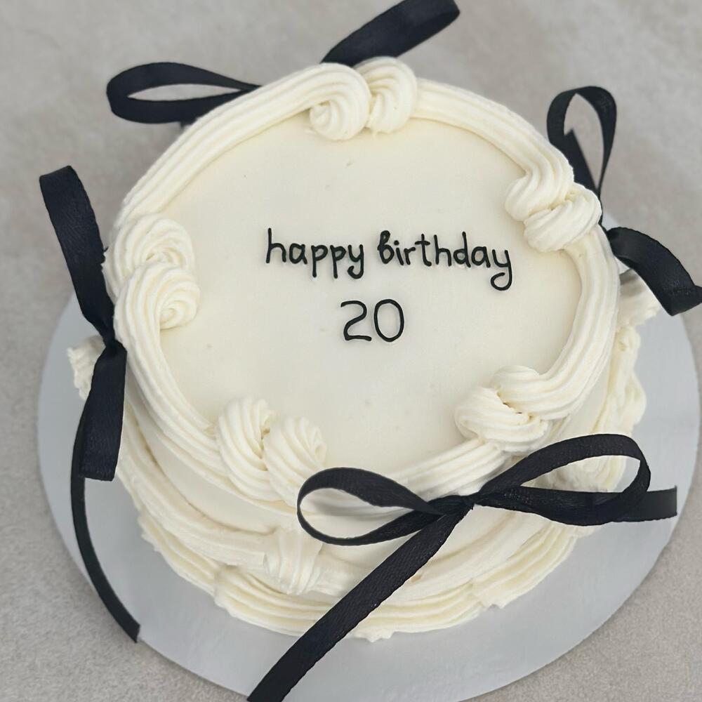 Бенто торт Ламбет с бантиками черными на день рождения подруге сестре дочке маме девушке жене