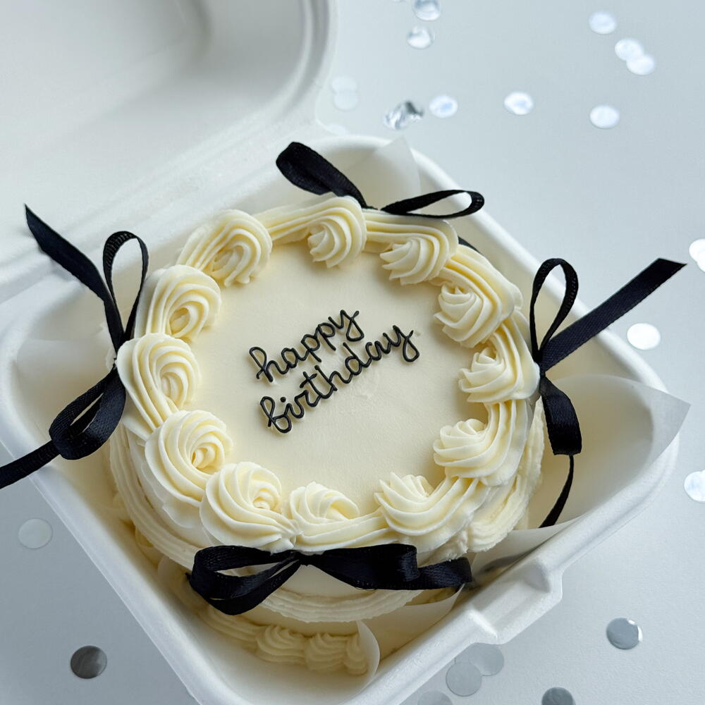 Бенто торт Ламбет с бантиками для девушки