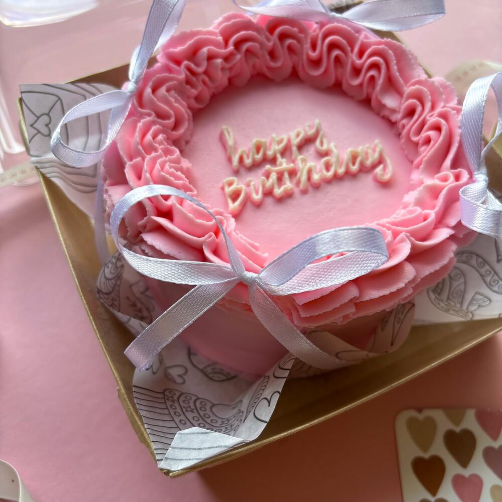 Бенто торт Ламбет с бантиками и рюшками девушке, сестре, подруге, коллеге, любимой
