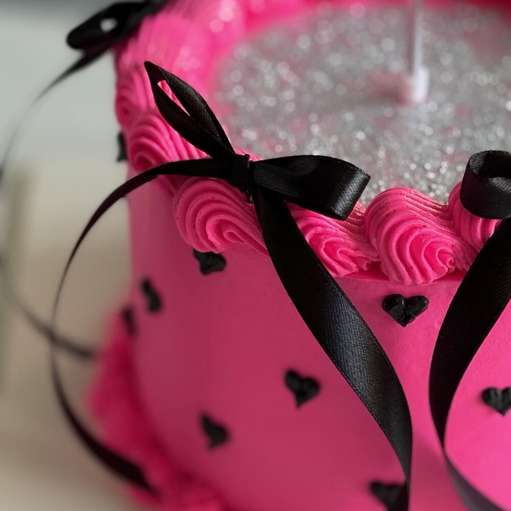 Бенто торт Ламбет с блёстками и сердцами