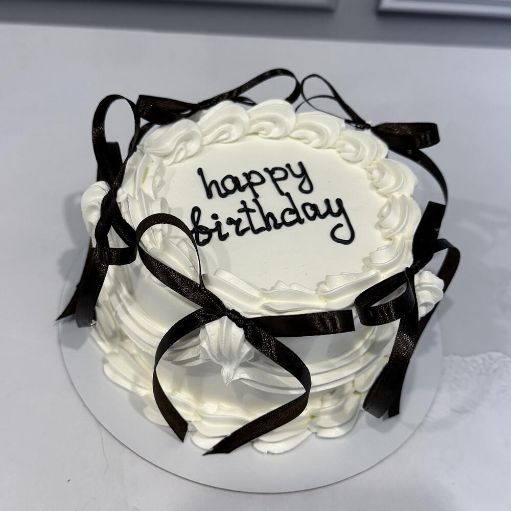 Бенто торт Ламбет с черными бантиками