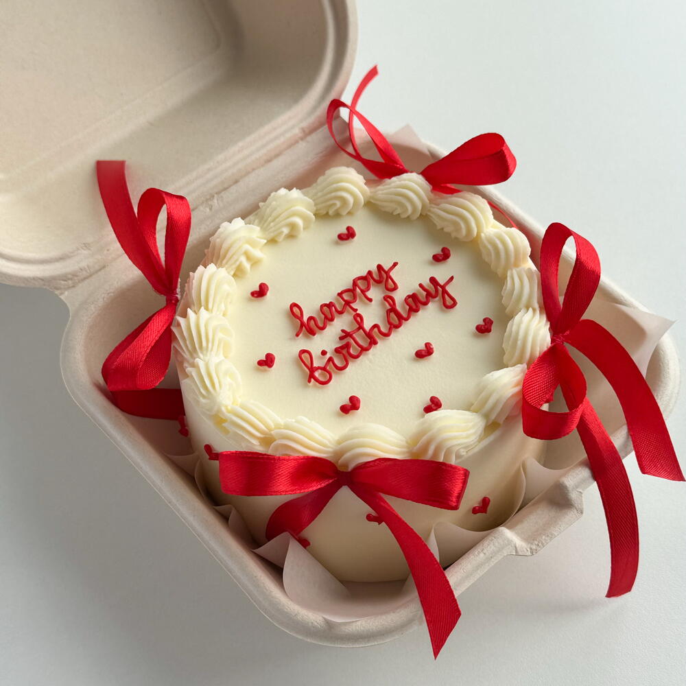Бенто торт Ламбет с красными бантиками для девушки