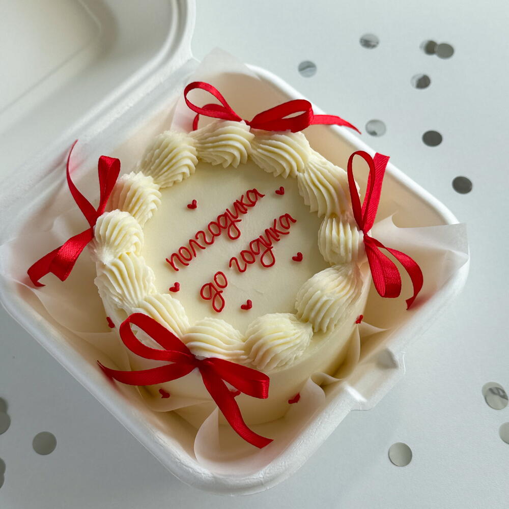 Бенто торт Ламбет с красными бантиками С ВАШЕЙ надписью