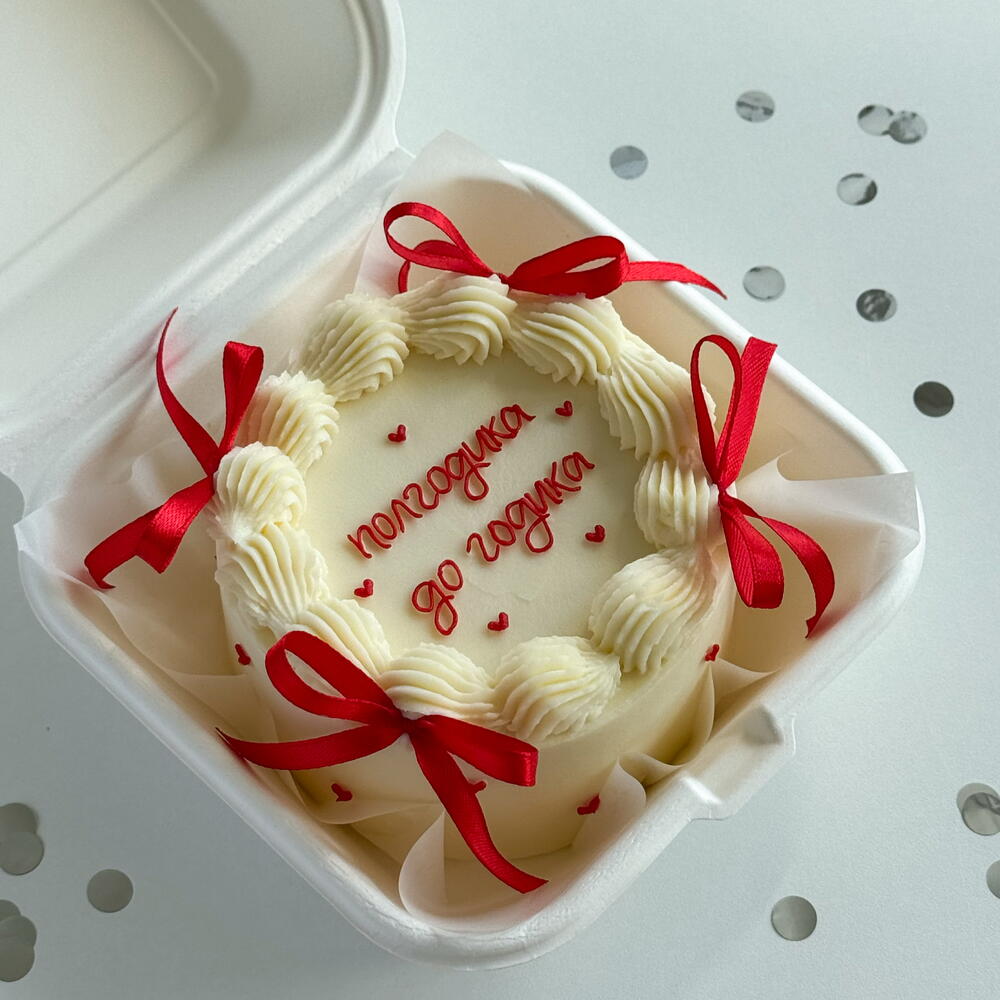 Бенто торт Ламбет с красными бантиками С ВАШЕЙ надписью