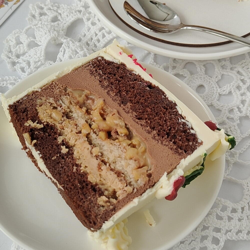 Бенто-торт Ламбет с рюшами, бантами и Короной на день рождения