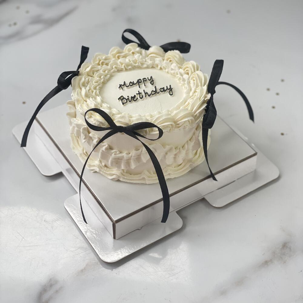 Бенто-торт Ламбет с рюшами и бантами на День рождения девушки, жены, подруги, дочки, сестры
