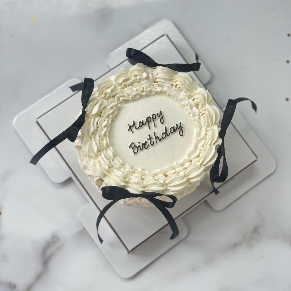 Бенто-торт Ламбет с рюшами и бантами на День рождения девушки, жены, подруги, дочки, сестры