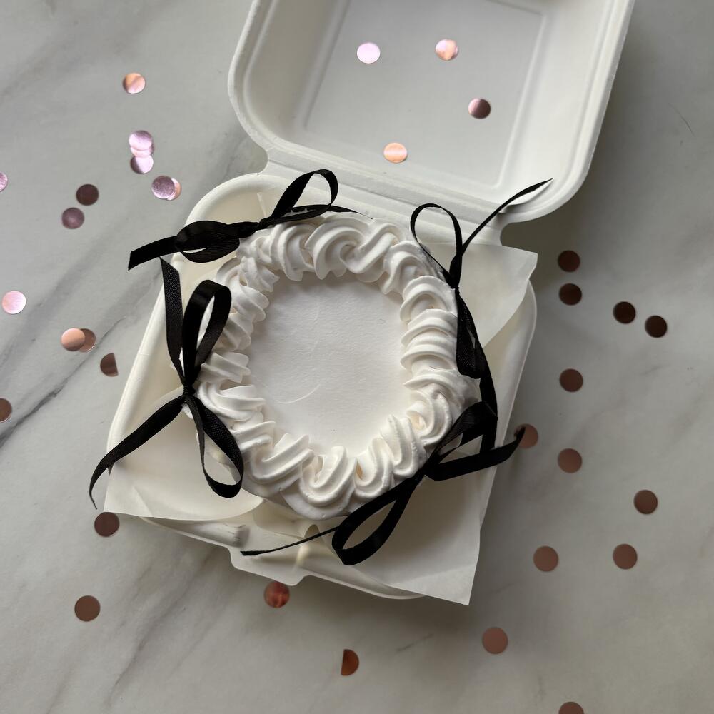 Бенто торт ламбет с рюшами и бантиками