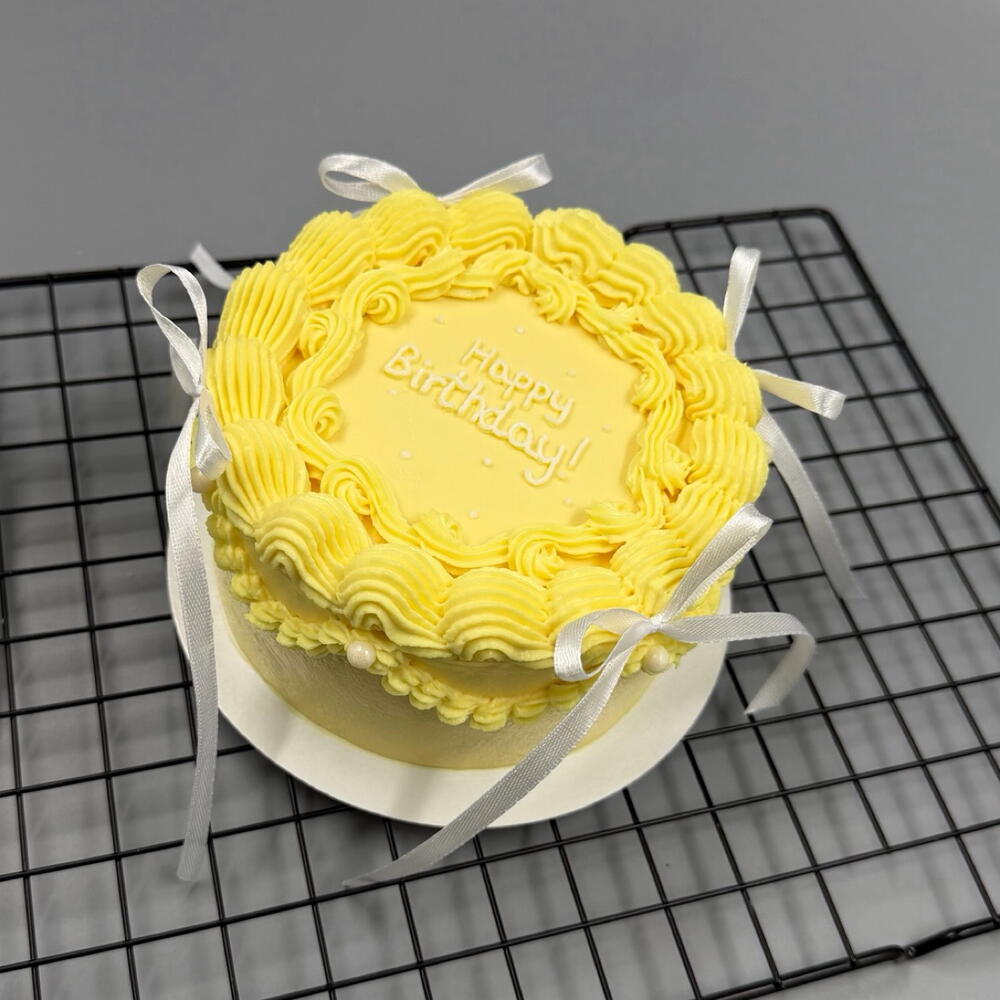 Бенто торт Ламбет жёлтый с белыми бантиками на день рождение