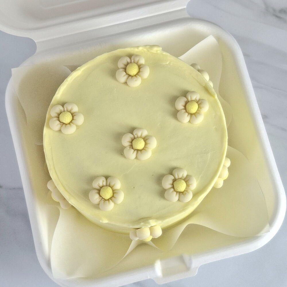 Бенто торт летний, жёлтый, с цветочками в подарок