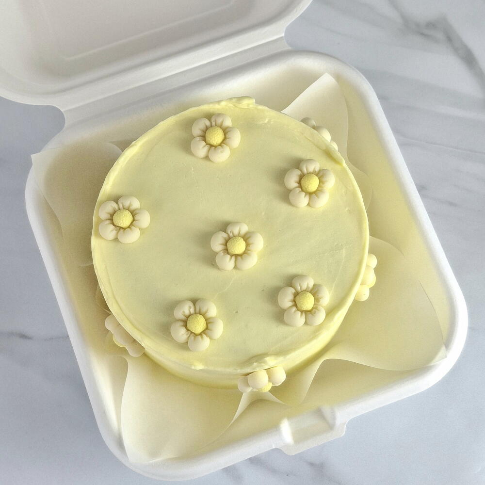 Бенто торт летний, жёлтый, с цветочками в подарок