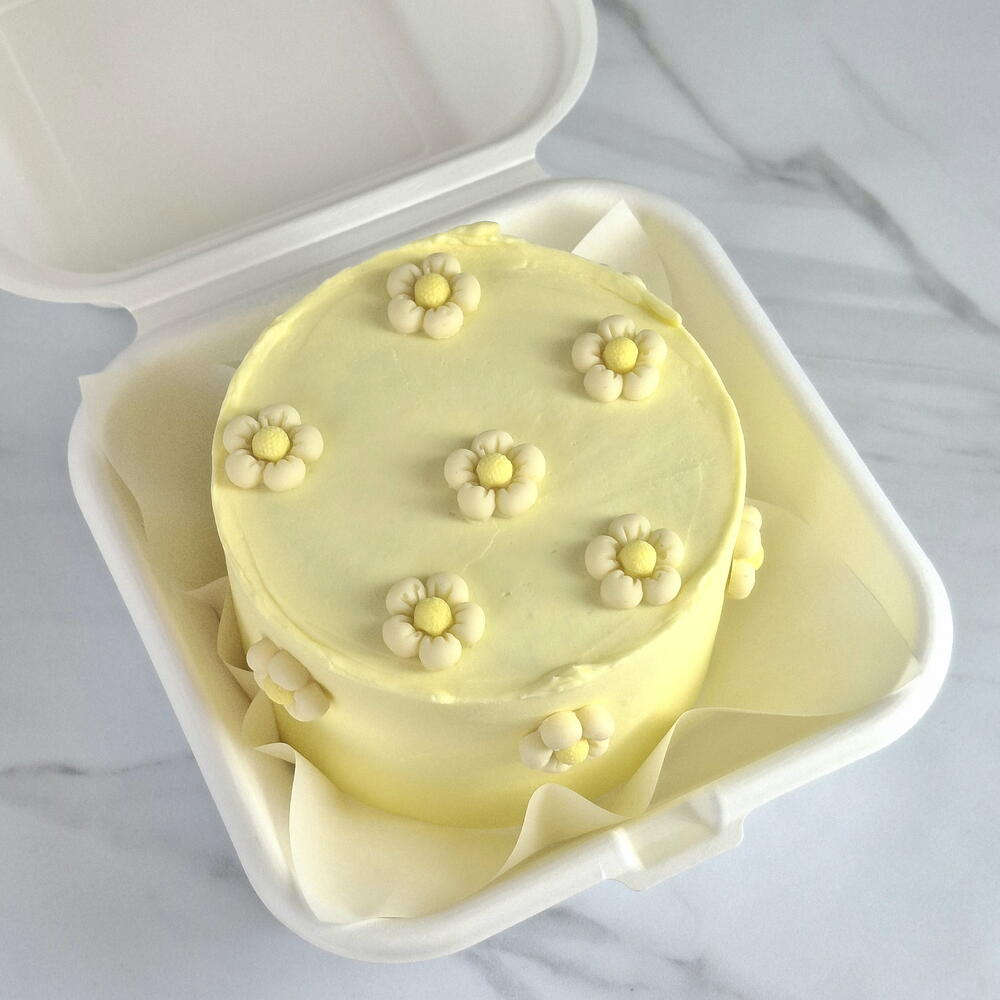 Бенто торт летний, жёлтый, с цветочками в подарок