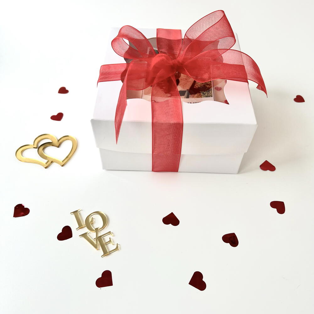 Бенто торт Lоve is 14 февраля фото любимой любимому трендовый