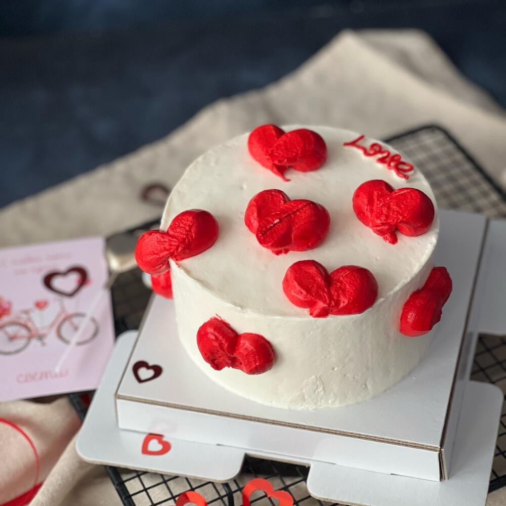 Бенто торт lOVE с сердцами