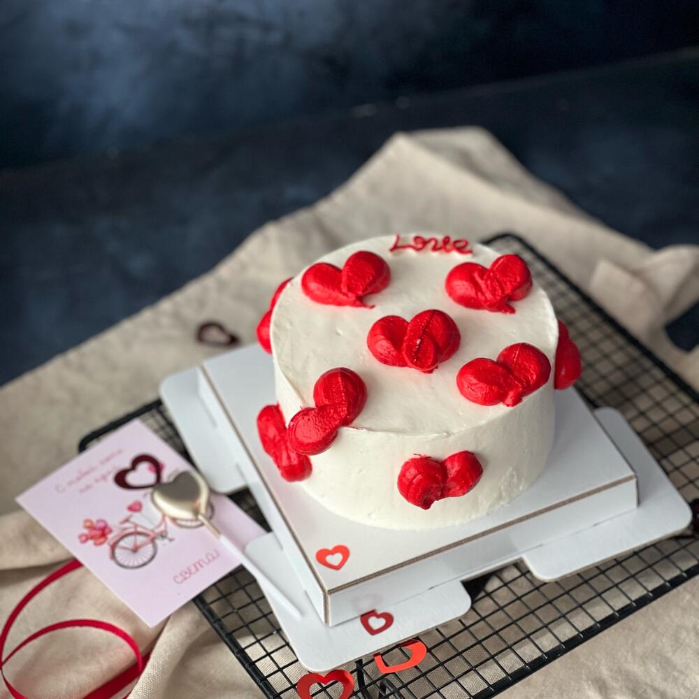 Бенто торт lOVE с сердцами