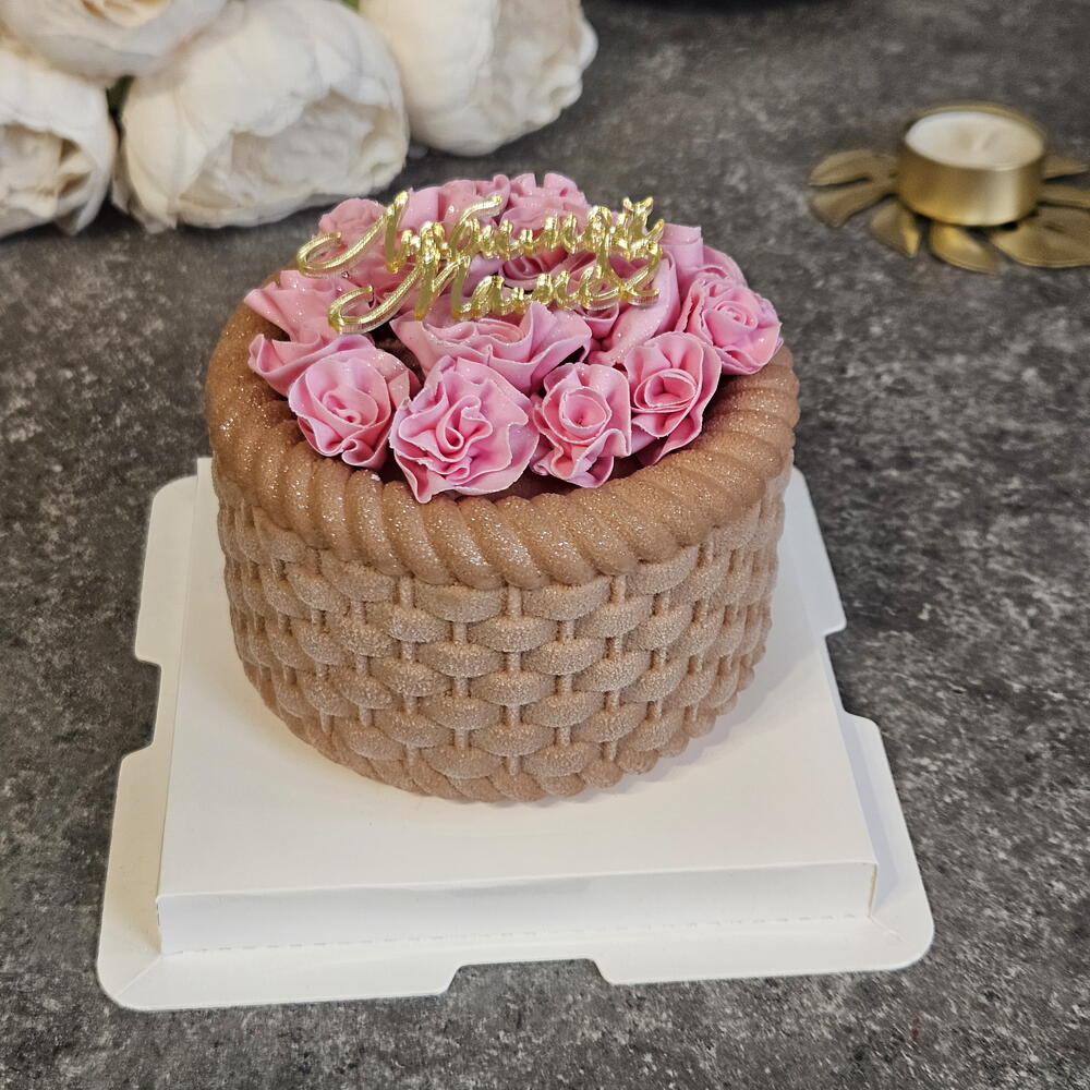 Бенто торт "Любимой маме" корзина с цветами