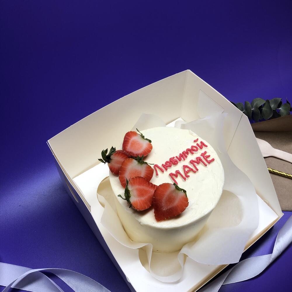 Бенто торт «Любимой Маме со свежей клубникой»