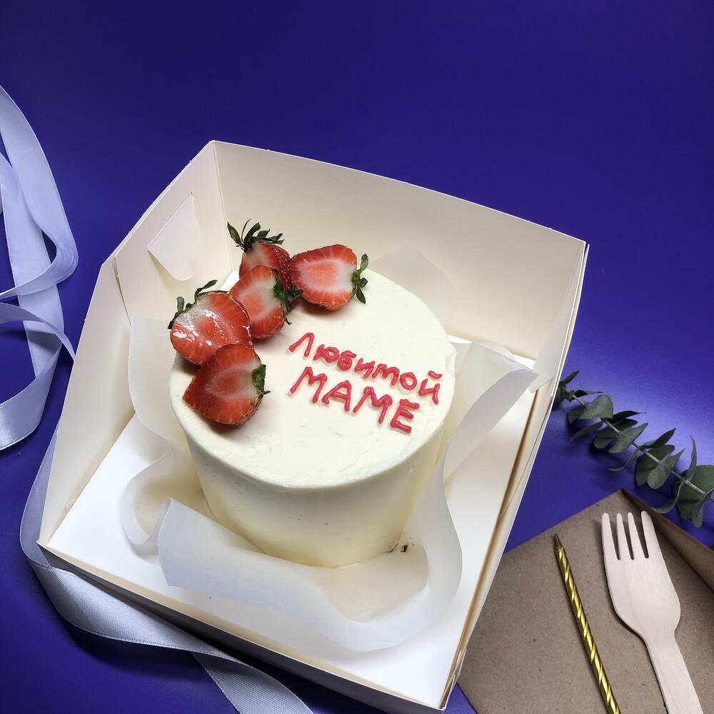 Бенто торт «Любимой Маме со свежей клубникой»