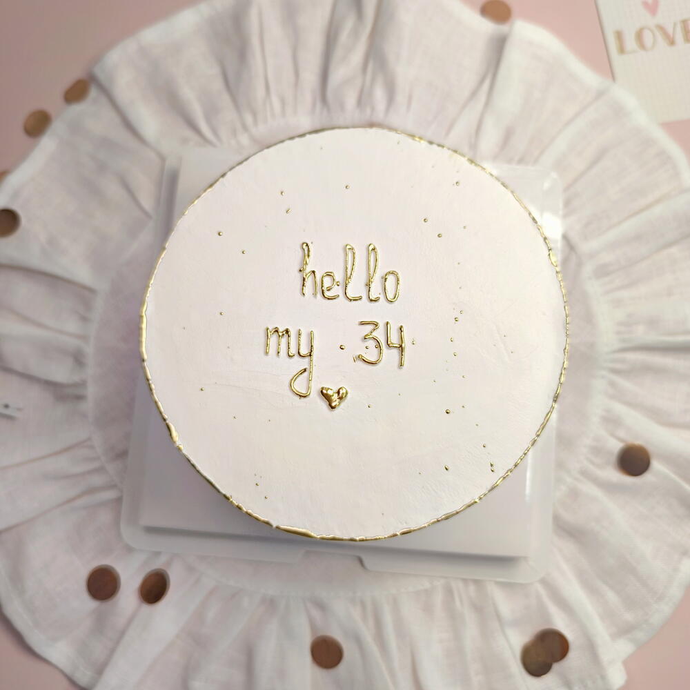 Бенто торт М (650гр) на день рождения с золотой надписью