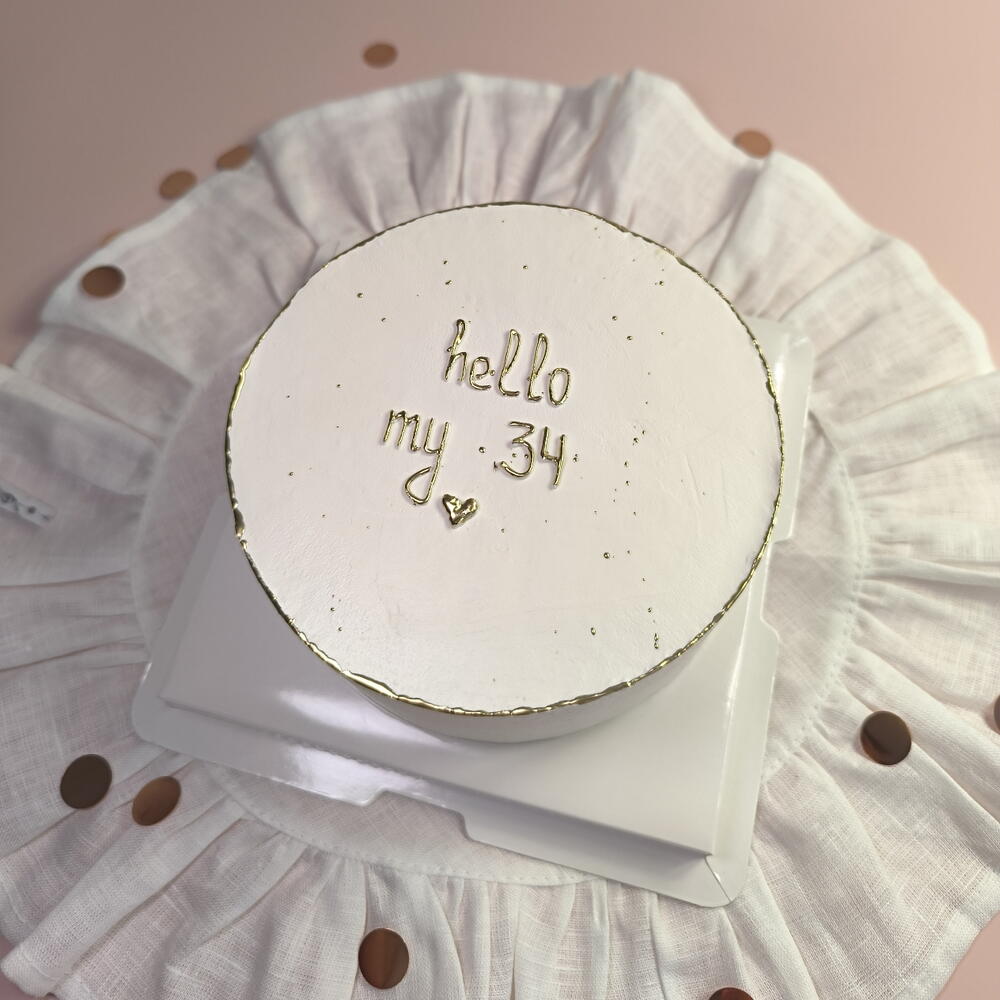 Бенто торт М (650гр) на день рождения с золотой надписью