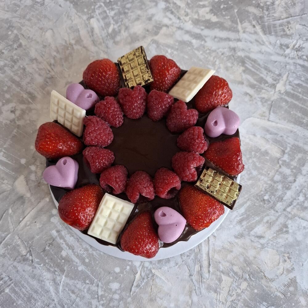 Бенто торт МАКСИ красный бархат с клубникой