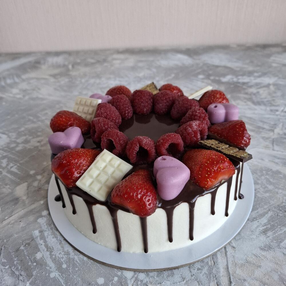 Бенто торт МАКСИ красный бархат с клубникой