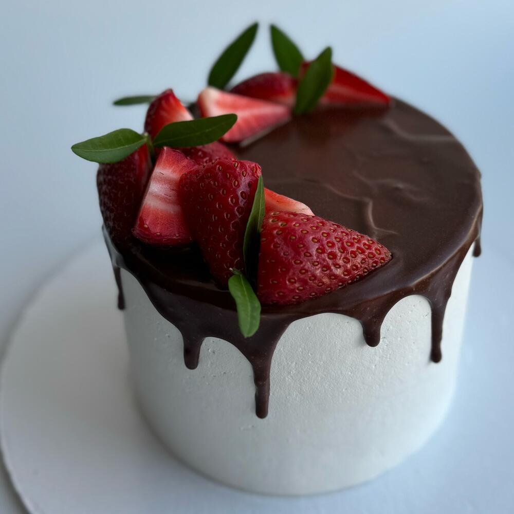 Бенто торт Макси со свежей клубникой