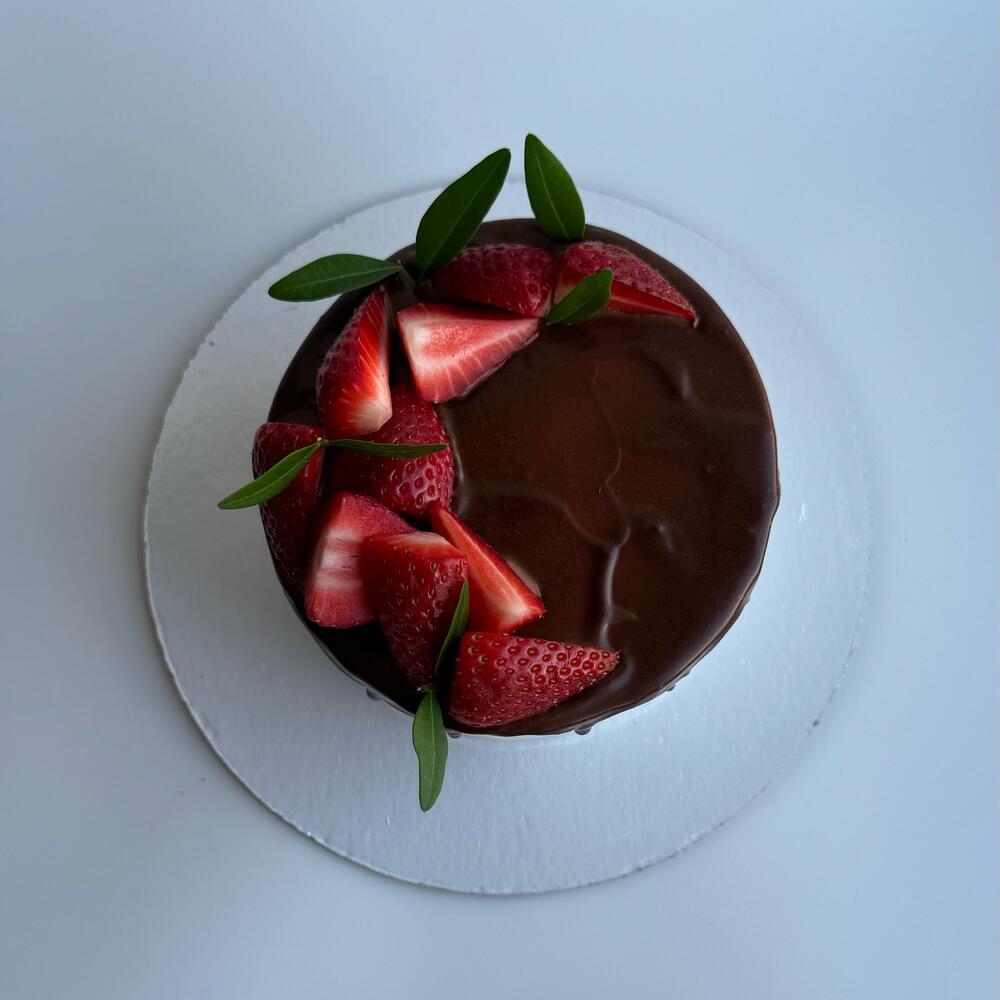 Бенто торт Макси со свежей клубникой