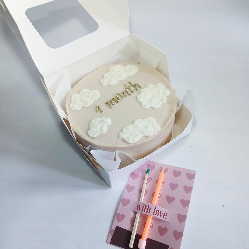 Бенто торт , малышу 1 месяц. С облаками