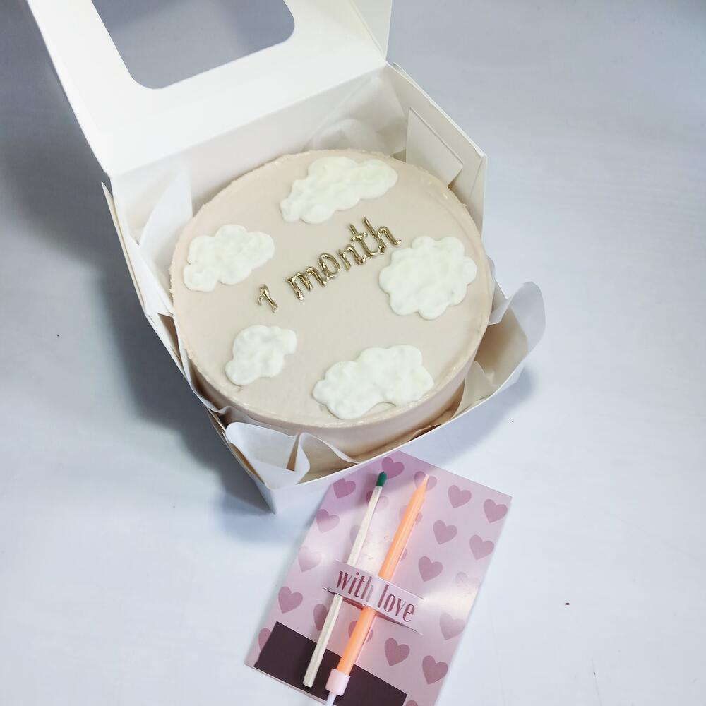 Бенто торт , малышу 1 месяц. С облаками