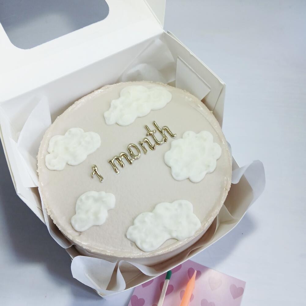 Бенто торт , малышу 1 месяц. С облаками