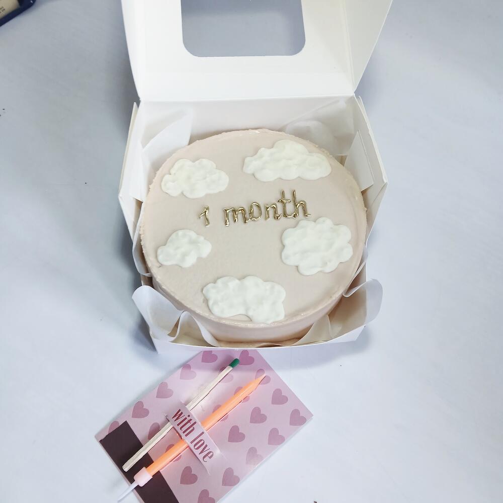 Бенто торт , малышу 1 месяц. С облаками
