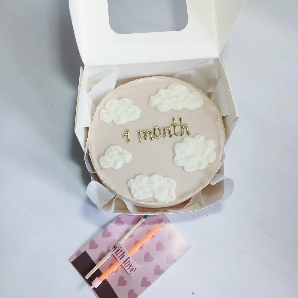 Бенто торт , малышу 1 месяц. С облаками