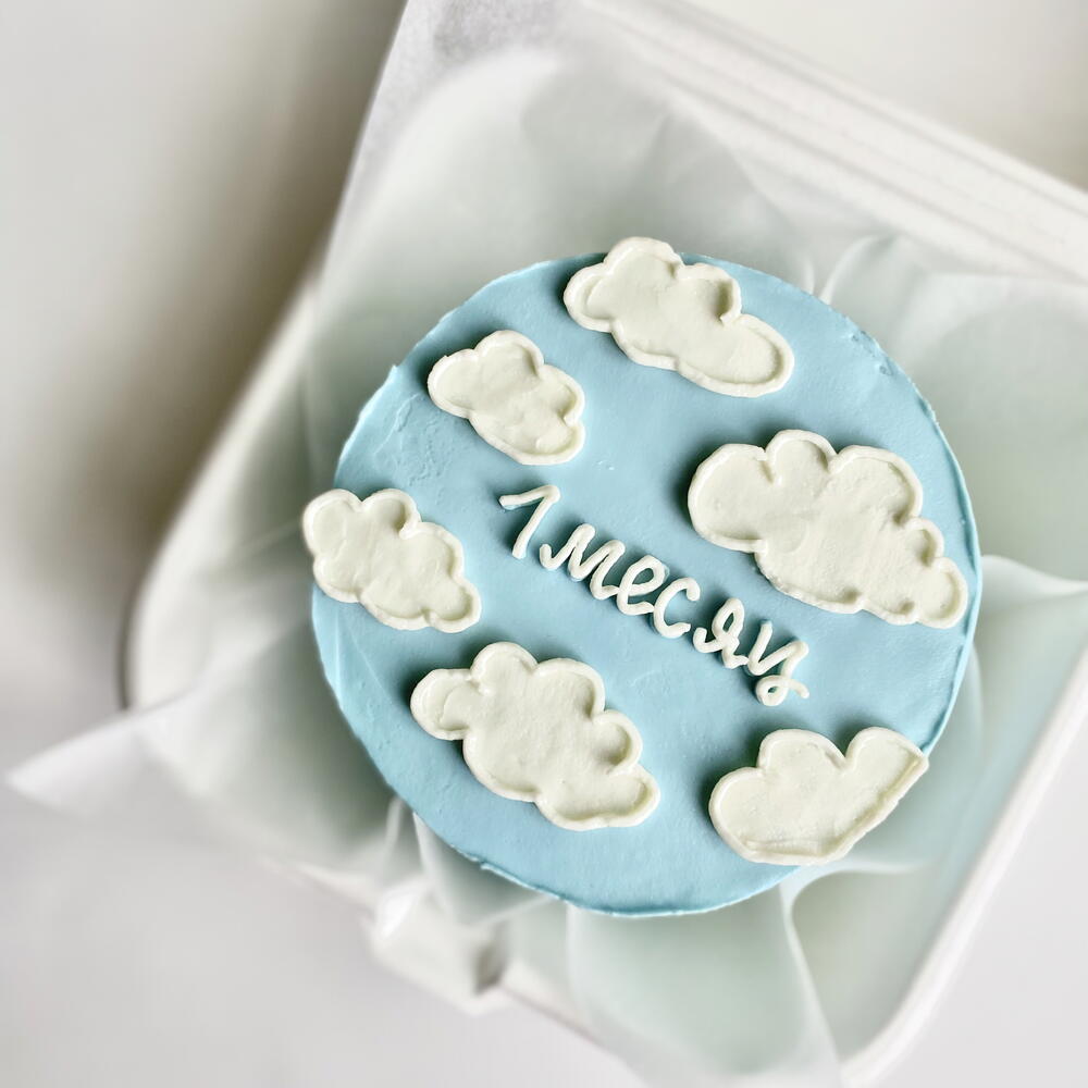 Бенто-торт малышу на 1 месяц с облаками, облачками