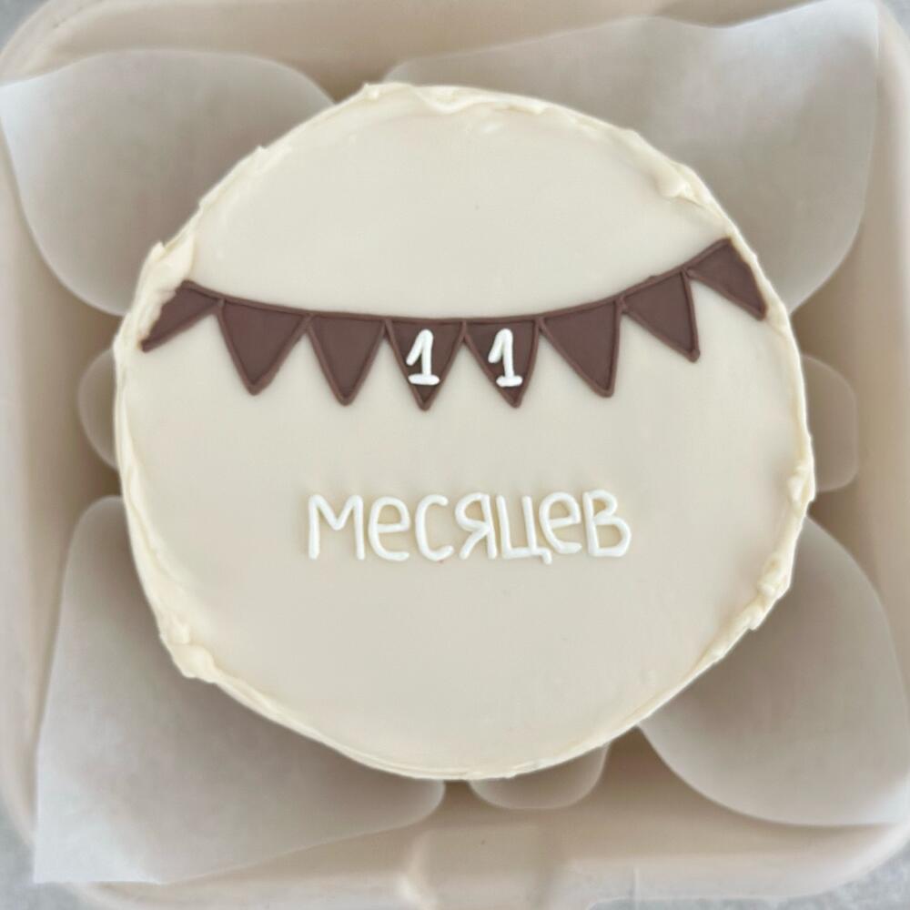 Бенто торт малышу на каждый месяц с флажками