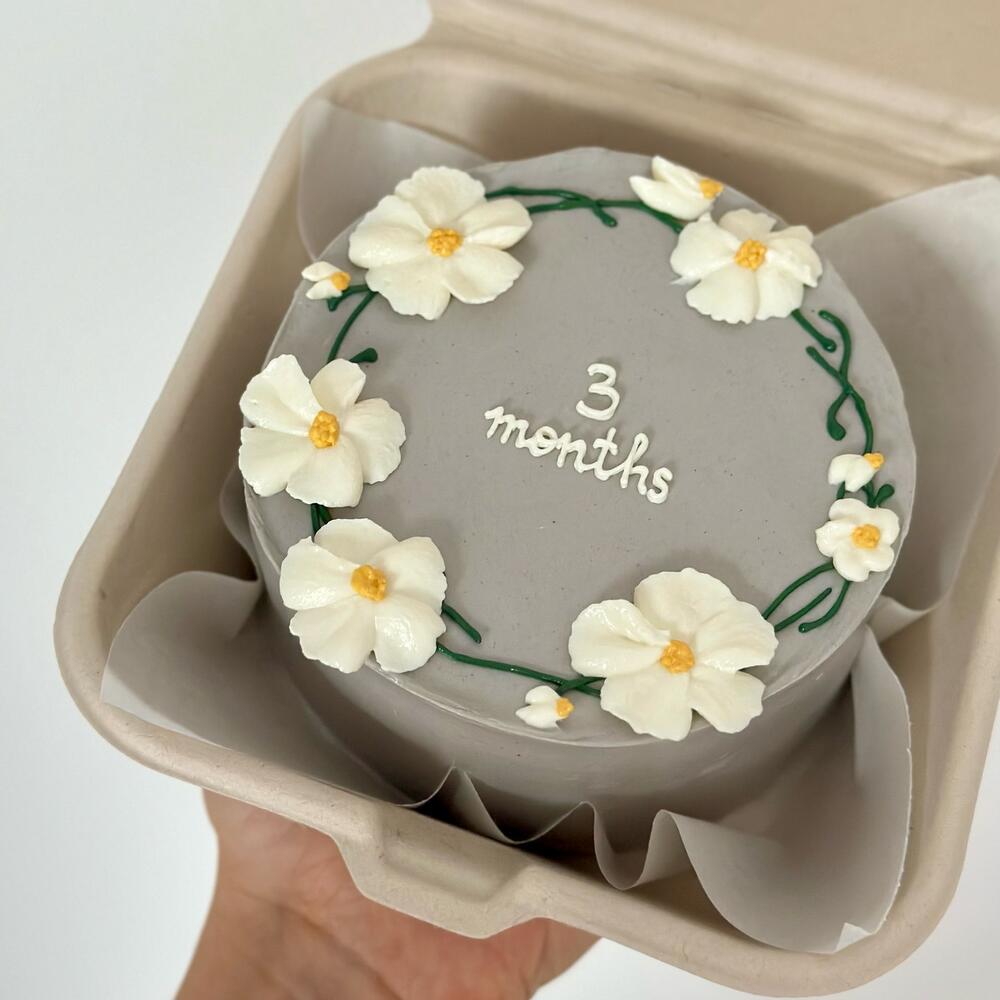 Бенто торт малышу на каждый месяц с ромашками с цветочками